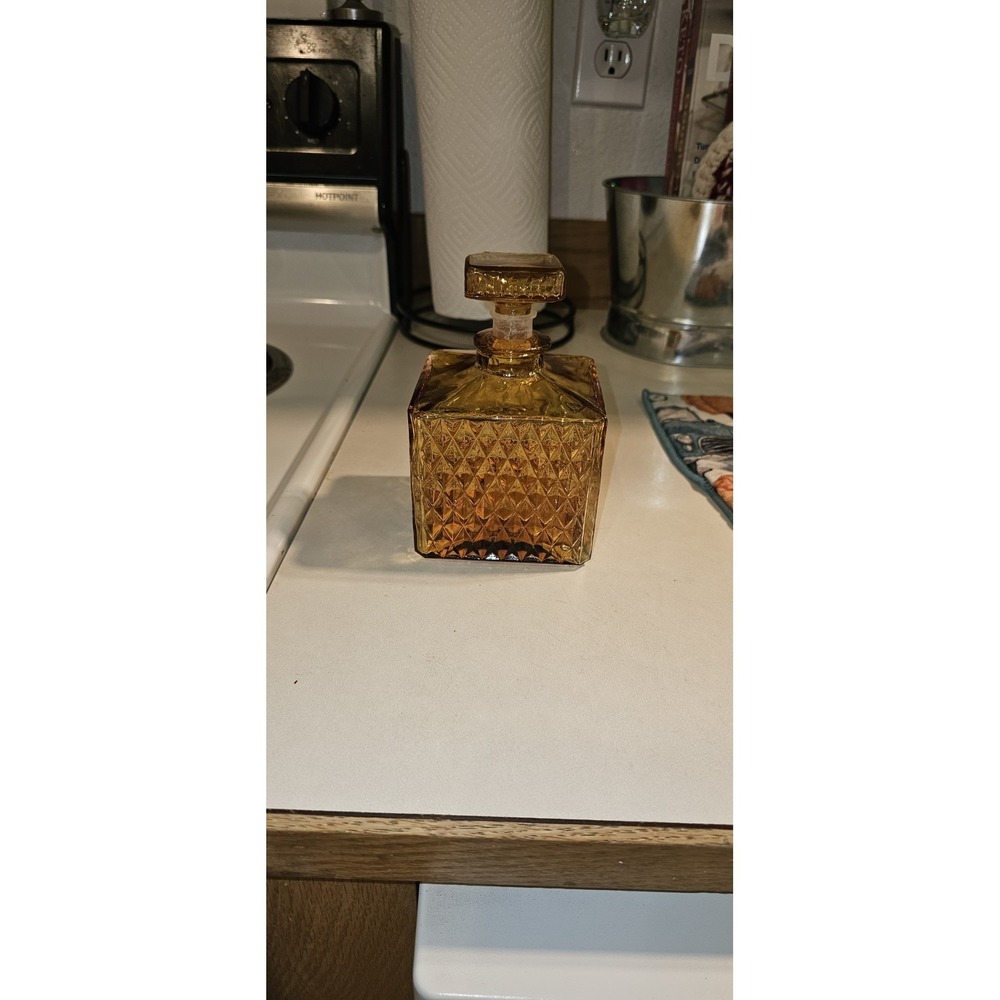 Gold Decanter Bottle - Picture 2 of 5